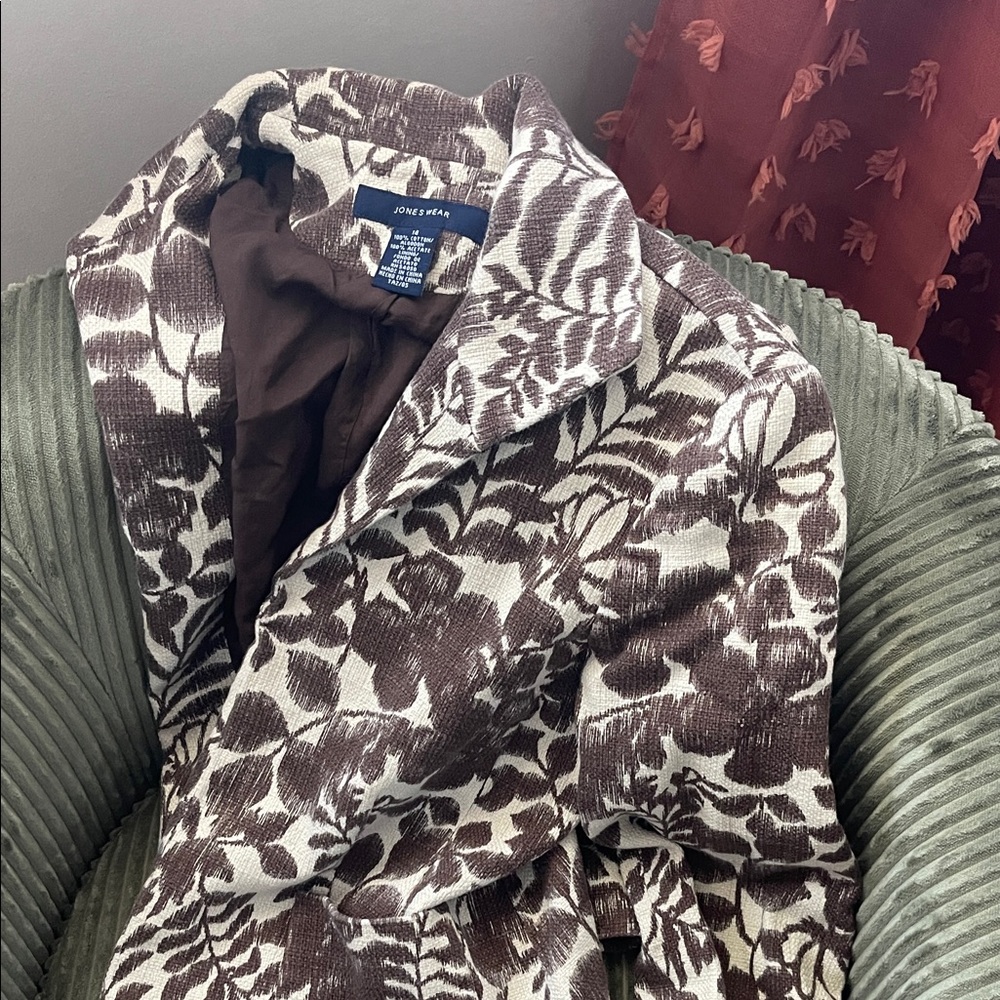 Jones Wear Cream and Brown Patterned Garment